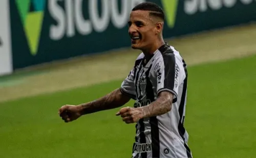 Parte da dívida do Atlético com o empresário André Cury é referente à compra de Guilherme Arana (Foto: AGIF)