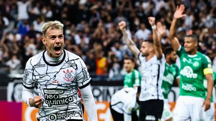 Róger Guedes comemora o gol da vitória sobre a Chapecoense (Foto: Marcello Zambrana/AGIF)