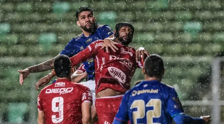 Cruzeiro empatou com i Vila Nova, na última segunda-feira (1) por 1 a 1 e com a vitória de Brisque e Londrina corre sérios riscos de cair para 3ª divisão. Foto: Gustavo Aleixo/ Cruzeiro