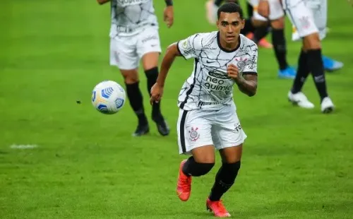 Foto: Pedro H. Tesch/AGIF – Du Queiroz vem sendo um “coringa” do Timão