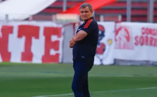 RS - Porto Alegre - 26/09/2021 - BRASILEIRO A 2021 - INTERNACIONAL X BAHIA - Diego Aguirre tecnico do Internacional durante partida contra o Bahia no estadio Beira-Rio pelo campeonato Brasileiro A 2021. Foto: Maxi Franzoi/AGIF