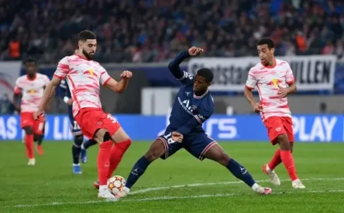 RB Leipzig X PSG em campo pela Champions League. (Foto: Getty Images)