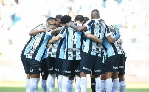 RS - Porto Alegre - 31/10/2021 - BRASILEIRO A 2021, GREMIO X PALMEIRAS - Jogadores do Gremio durante entrada em campo para partida contra o Palmeiras no estadio Arena do Gremio pelo campeonato Brasileiro A 2021. Foto: Pedro H. Tesch/AGIF