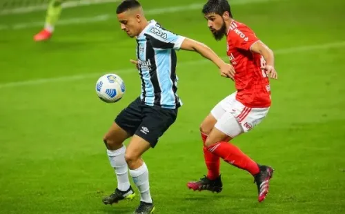 Bruno Méndez em campo no Gre-Nal. (Foto: Pedro H. Tesch/AGIF)