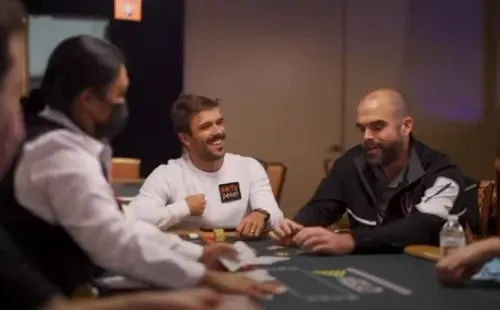 Yuri Martins está em Las Vegas (Foto: Reprodução Youtube)