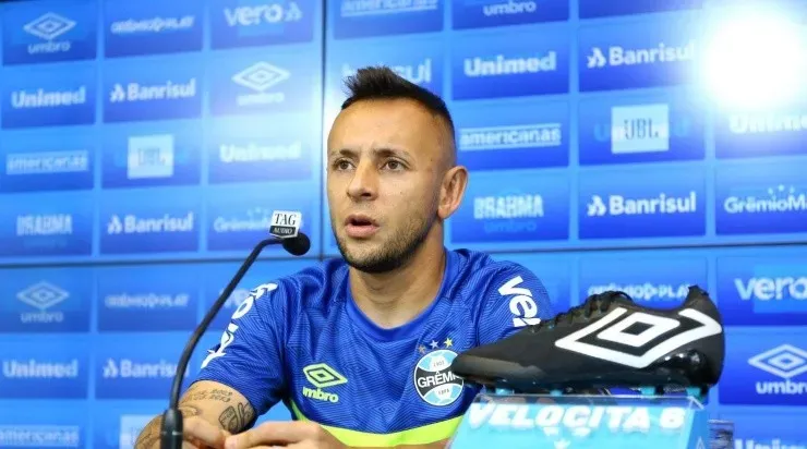 Rafinha tem contrato com o Grêmio até o final da temporada e pode reforçar o Palmeiras em 2022 caso seja o interesse de Leila Pereira. Foto: Lucas Uebel/ Grêmio