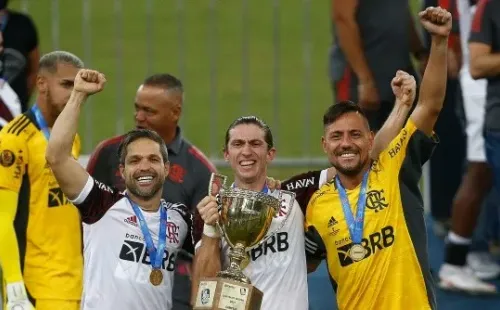 RIO DE JANEIRO, BRAZIL - MAY 22: Flamengo players Diego Ribas, Filipe Luis and Diego Alves celebrate winning the Campeonato Carioca 2021 after a match between Flamengo and Fluminense at Maracana Stadium on May 22, 2021 in Rio de Janeiro, Brazil. (Photo by Wagner Meier/Getty Images) *** Local Caption *** Diego Ribas, Filipe Luis and Diego Alves-Not Released (NR)