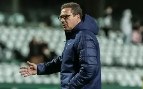 PR - Curitiba - 08/10/2021 - BRASILEIRO B 2021, CORITIBA X CRUZEIRO - Vanderlei Luxemburgo tecnico do Cruzeiro durante partida contra o Coritiba no estadio Couto Pereira pelo campeonato Brasileiro B 2021. Foto: Robson Mafra/AGIF