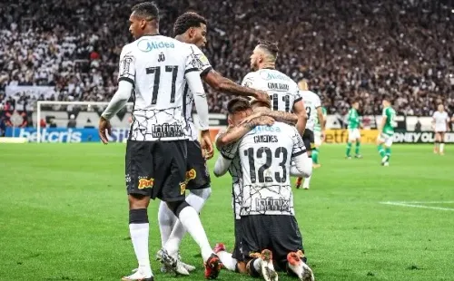 Jô é o atacante mais utilizado como camisa 9 por Sylvinho - Foto: Marcello Zambrana/AGIF