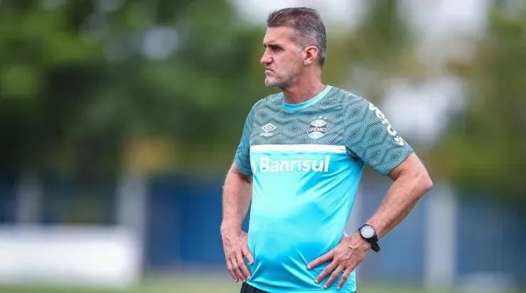 Foto: Lucas Uebel/Grêmio/Divulgação - Mancini: técnico confia na permanência na Série A