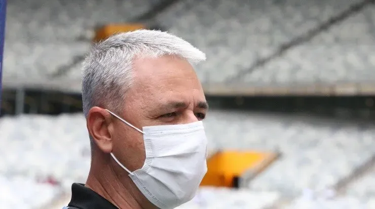 Tiago Nunes tem a missão junto com o elenco de levar o Ceará ao 10º lugar do Brasileirão. Foto:Fernando Moreno/AGIF