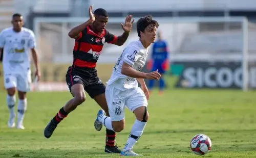 Ponte Preta em campo contra o Vitória. (Foto: Diogo Reis/AGIF)