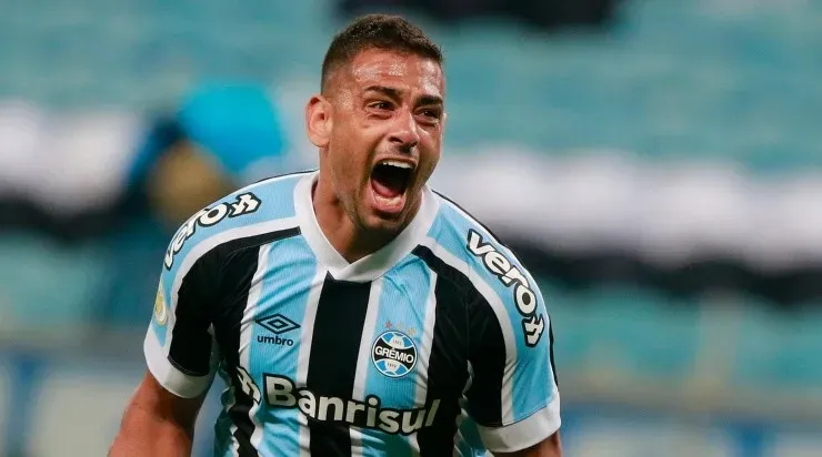 Diego Souza comemora o gol marcado contra o Fluminense (Foto: Getty Images)