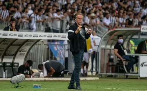 MG - Belo Horizonte - 10/11/2021 - BRASILEIRO A 2021 - ATLETICO-MG X CORINTHIANS - Cuca tecnico do Atletico-MG durante partida contra o Corinthians no estadio Mineirao pelo campeonato Brasileiro A 2021. Foto: Alessandra Torres/AGIF
