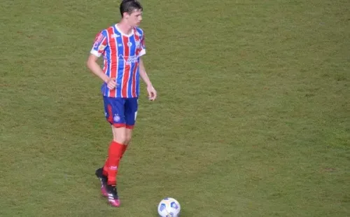 Foto:Walmir Cirne/AGIF | Árbitro viu pênalti de Germán Conti em cima de Diego Ribas