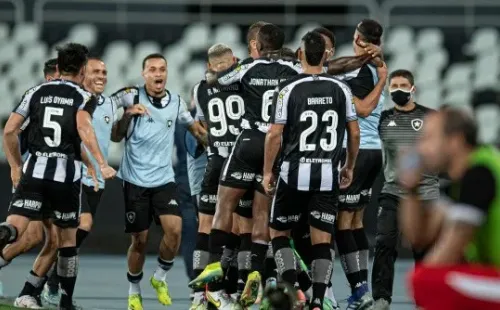 RJ - Rio de Janeiro - 08/10/2021 - BRASILEIRO B 2021, BOTAFOGO X CRB - Marco Antonio jogador do Botafogo comemora seu gol durante partida contra o CRB no estadio Engenhao pelo campeonato Brasileiro B 2021. Foto: Jorge Rodrigues/AGIF