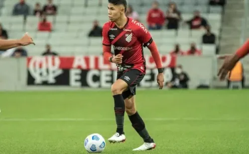 Foto: Robson Mafra/AGIF -Nico Hernández jogador do Athletico-PR durante partida contra o Ceará