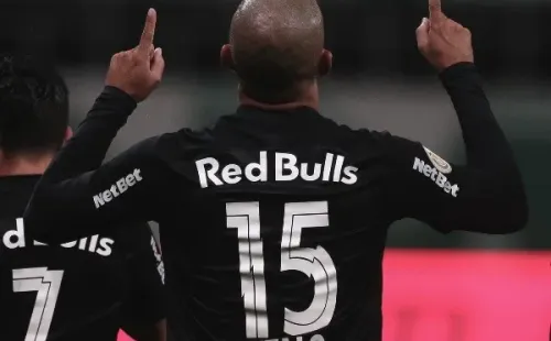 SP - Sao Paulo - 09/10/2021 - BRASILEIRO A 2021, PALMEIRAS X BRAGANTINO - Ytalo jogador do Bragantino comemora seu gol durante partida contra o Palmeiras no estadio Arena Allianz Parque pelo campeonato Brasileiro A 2021. Foto: Ettore Chiereguini/AGIF