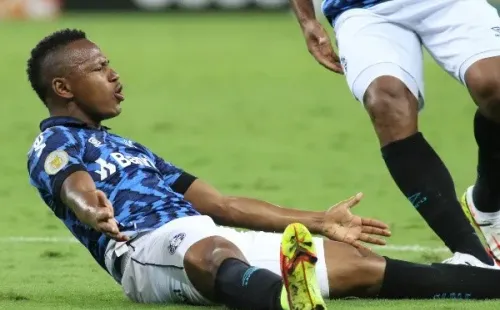 Foto: Fernando Moreno/AGIF – Colombiano tem apenas 11 jogos pelo Grêmio com um gol marcado no BR-2021