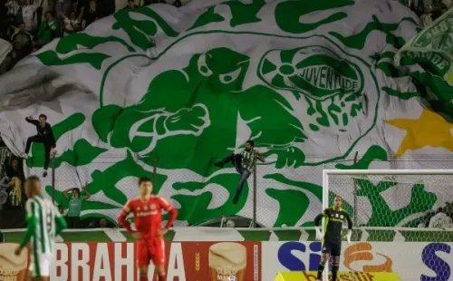 Luiz Erbes/AGIF/ Torcida do Juventude no estádio Alfredo Jaconi pelo campeonato Brasileiro.