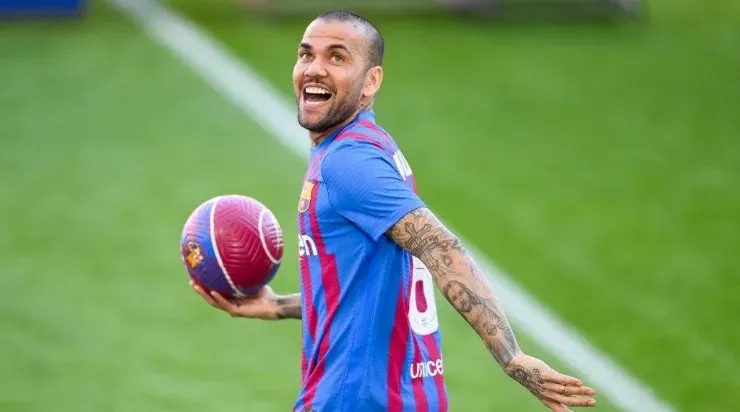 Daniel Alves se declarou ao Barcelona durante sua apresentação no Camp Nou. Foto:David Ramos/Getty Images)