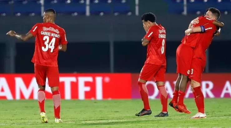 Comemoração dos jogadores do RB Bragantino (Foto: Getty Images)