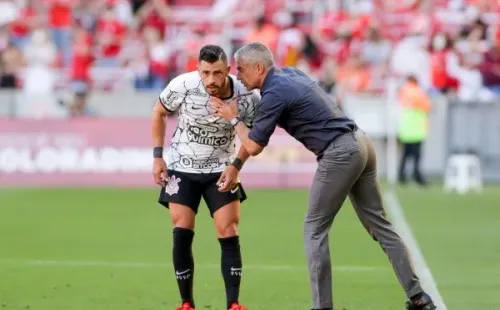 Foto: Rodrigo Coca/Ag. Corinthians | Sylvinho ficará no Corinthians e não entregará o cargo