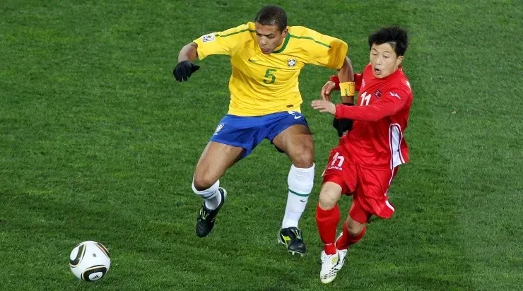Felipe Melo, em campo na Copa do Mundo de 2010 (Foto: Getty Images)