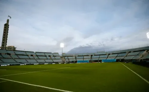 Gramado do Estádio Centenário, em Montevidéu, foi trocado por inteiro (Foto: Getty Images)