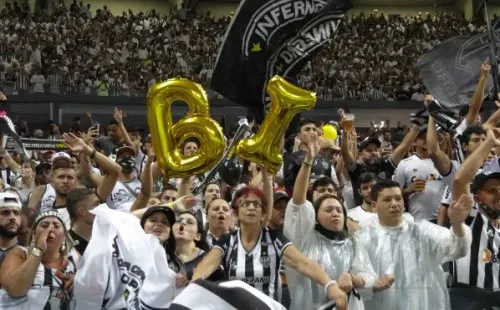 Foto: (Fernando Moreno/AGIF) - A torcida do Atlético já ensaia o grito de 'é campeão'