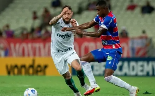 Pedro Chaves/AGIF – Jogadores no duelo entre Fortaleza e Palmeiras