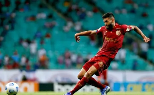 Foto: (Flickr Oficial Bahia/Felipe Oliveira /EC Bahia) - Juninho Capixaba tem sido alvo de críticas da torcida do Bahia