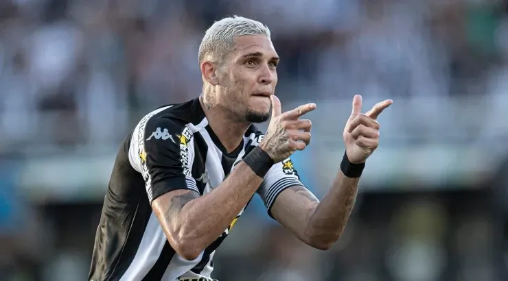 Foto: Jorge Rodrigues/AGIF - Navarro vem sendo disputado no mercado.