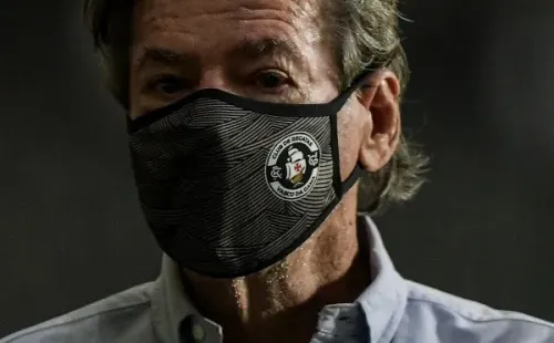 Foto: Thiago Ribeiro/AGIF | Jorge Salgado recebe Camila Farani em São Januário