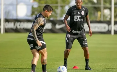 Foto: Rodrigo Coca/Ag. Corinthians | Jô está mantido no ataque
