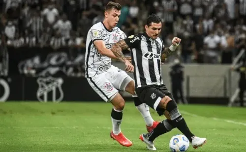 Foto: Kely Pereira/AGIF – Vina voltou a ser destaque em partida do Vozão