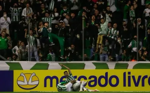 Foto: Luiz Erbes/AGIF/ Jogadores do Juventude comemorando gol no Alfredo Jaconi.