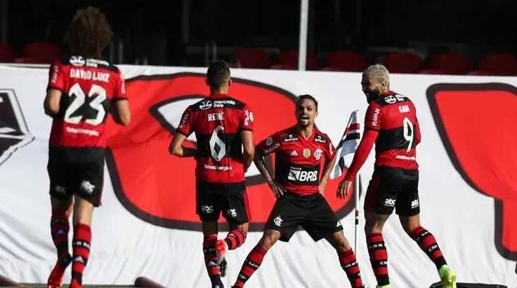 Jogadores do Flamengo comemoram gol (Foto: Getty Images)