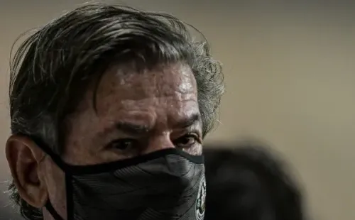 Foto: Thiago Ribeiro/AGIF – Jorge Salgado teria desconhecido clubes pelos quais Mattos trabalhou anteriormente, informa Fábio Azevedo