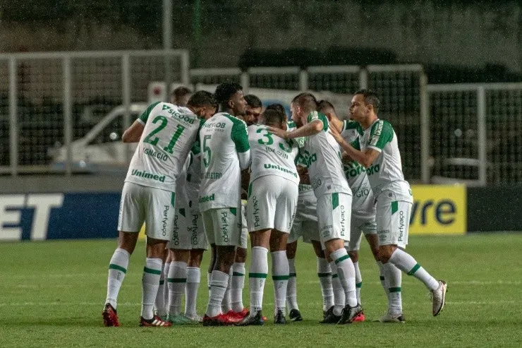 Alessandra Torres/AGIF - Jogadores da Chapecoense na Arena Independência.