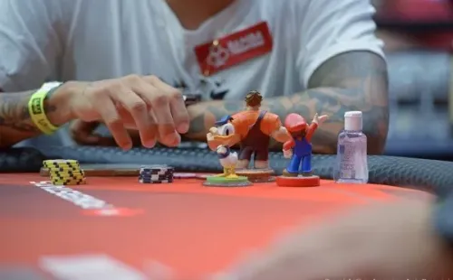 Protect Card do jogador Dentinho (Foto: Luis Bertazini/BSOP)