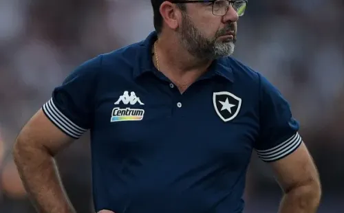 Foto:Thiago Ribeiro/AGIF | Enderson Moreira fala sobre renovação com o Botafogo