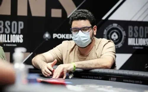 João Bauer é um dos nomes mais conhecidos da decisão (Foto: Luis Bertazini/BSOP)