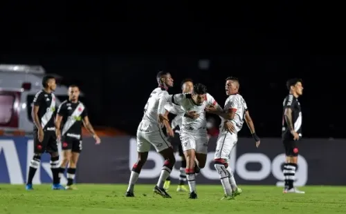 Foto: Thiago Ribeiro/AGIF/ Vitória em campo.