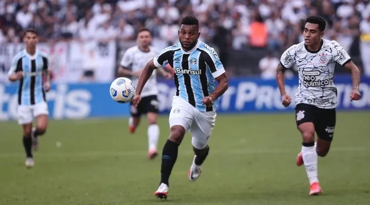 Foto: Ettore Chiereguini/AGIF - Empate contra o Corinthians manteve as esperanças do Grêmio.
