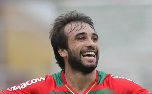 Foto:Moises Nascimento/AGIF – Gabriel Xavier está livre após saída de clube japonês e se torna opção a Luxa no mercado