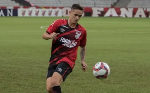 Khellven: titular contra o Sport