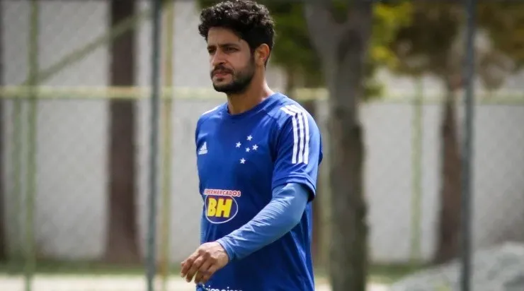 Foto: Fernando Moreno/AGIF - Léo: livre no mercado após deixar o Cruzeiro