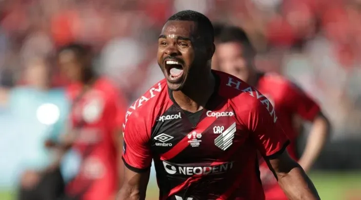 Foto: FocoUy/AGIF - Nikão pode assinar em breve com o Verdão.