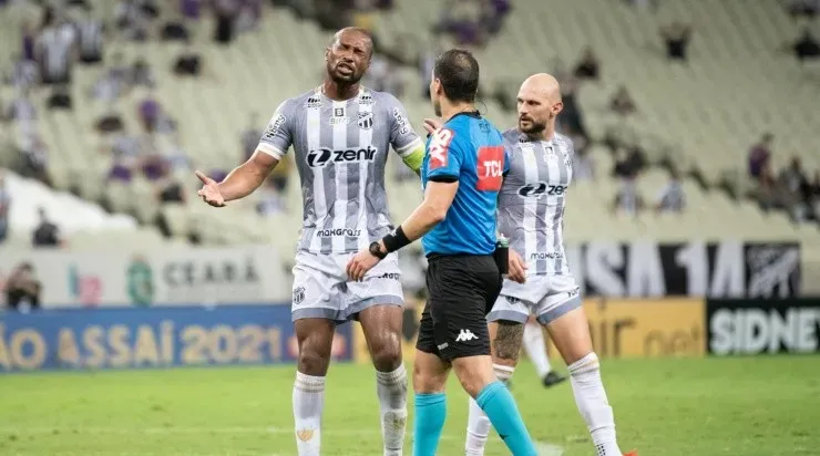 Foto: Kely Pereira/AGIF- Luiz Otávio: desfalque na última rodada do Brasileirão